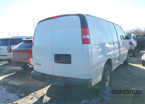 2018 Chevrolet Express 2500 Work Van z USA, uszkodzony, nr VIN 1GCWGAFG4J1170521